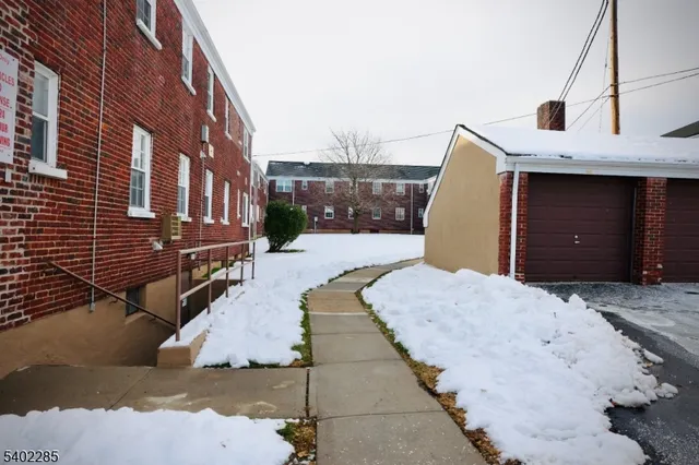 $2,100 | 33 West Roselle Avenue, Unit B, Roselle Park, NJ 07204