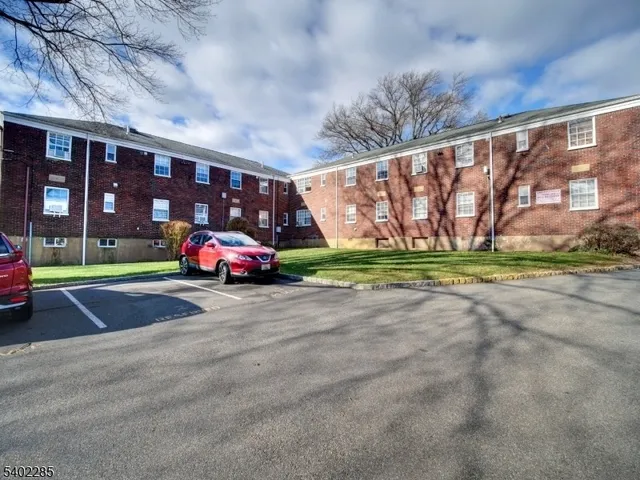 $2,100 | 33 West Roselle Avenue, Unit B, Roselle Park, NJ 07204