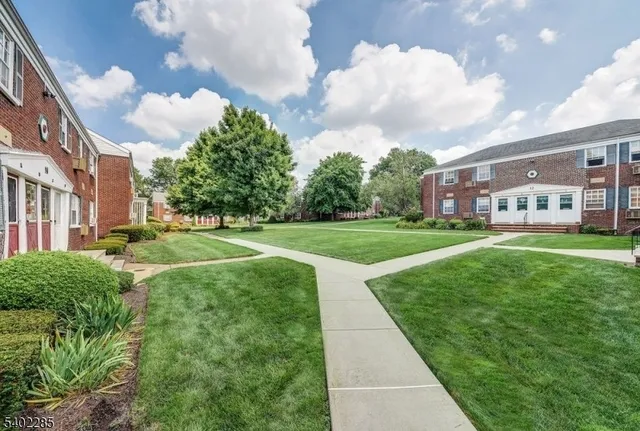 $2,100 | 33 West Roselle Avenue, Unit B, Roselle Park, NJ 07204