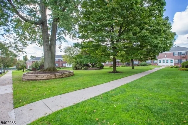 $2,100 | 33 West Roselle Avenue, Unit B, Roselle Park, NJ 07204