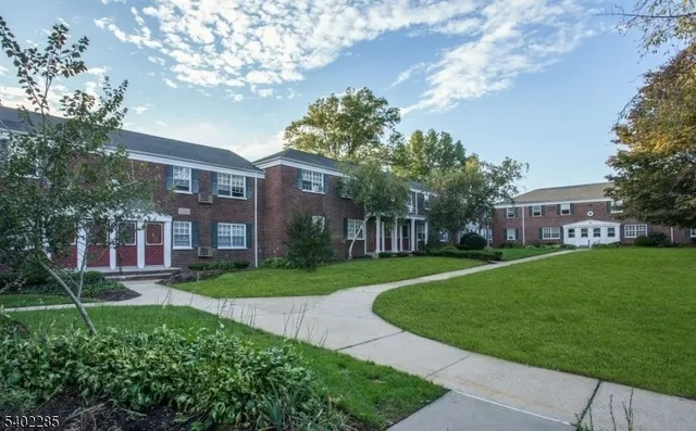 $2,100 | 33 West Roselle Avenue, Unit B, Roselle Park, NJ 07204