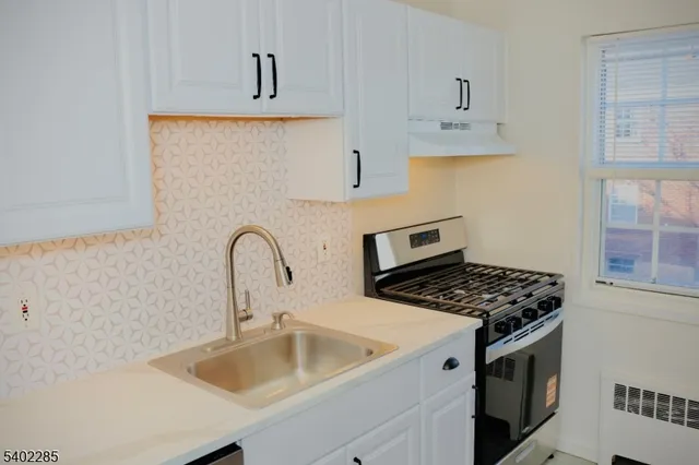 $2,100 | 33 West Roselle Avenue, Unit B, Roselle Park, NJ 07204
