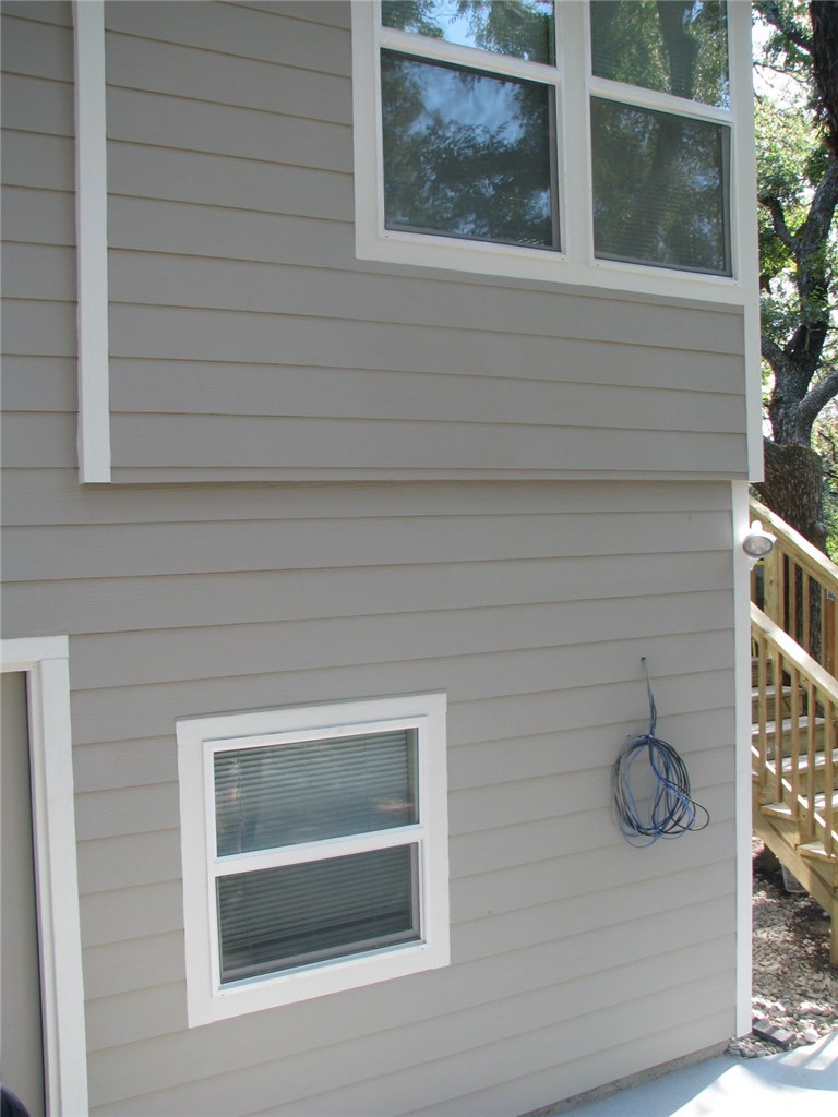 2830 San Gabriel Street, Unit B Austin, TX 78705 - Photo 11 of 14 a view of wooden door