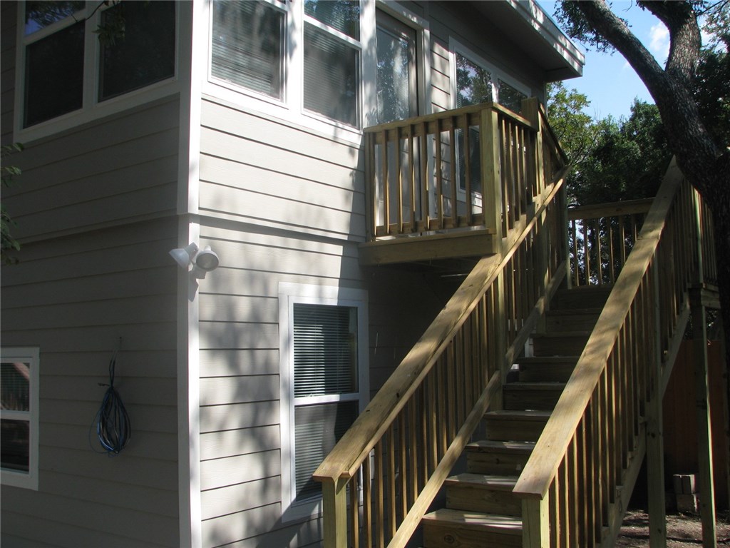 2830 San Gabriel Street, Unit B Austin, TX 78705 - Photo 12 of 14 a view of balcony