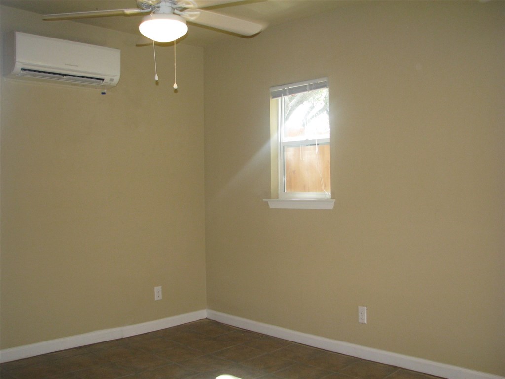 2830 San Gabriel Street, Unit B Austin, TX 78705 - Photo 3 of 14 an empty room with a window
