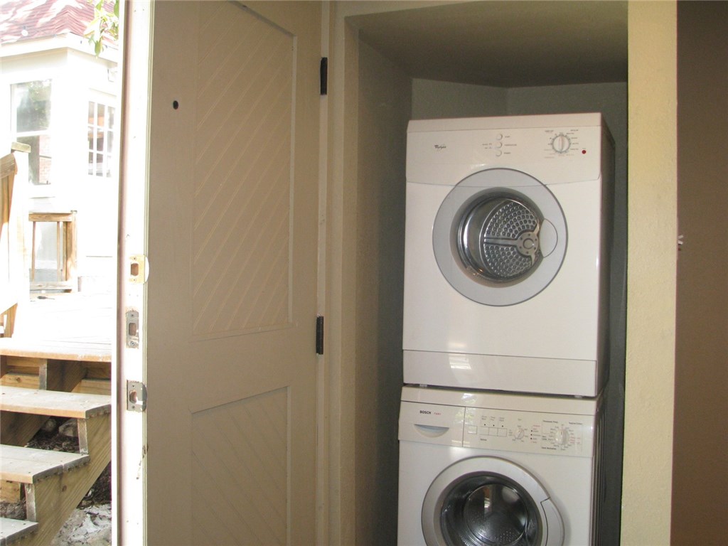 2830 San Gabriel Street, Unit B Austin, TX 78705 - Photo 6 of 14 a utility room with dryer and washer