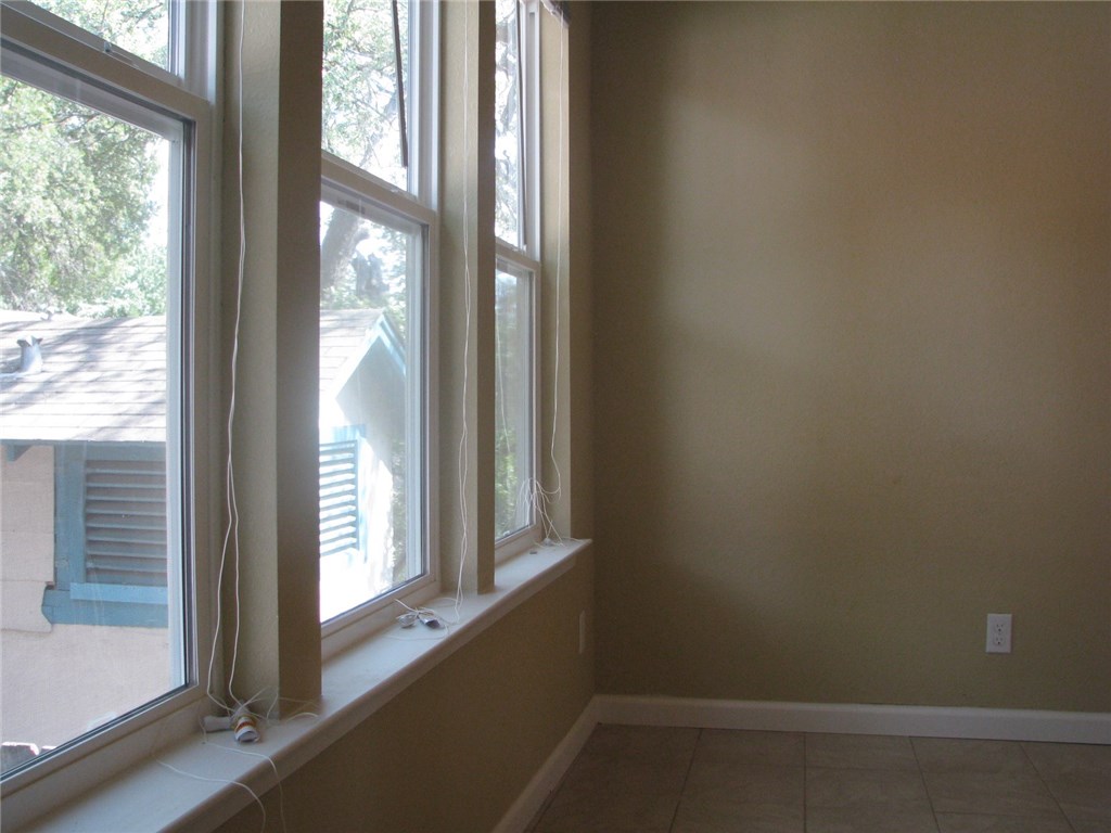 2830 San Gabriel Street, Unit B Austin, TX 78705 - Photo 9 of 14 a view of an front door