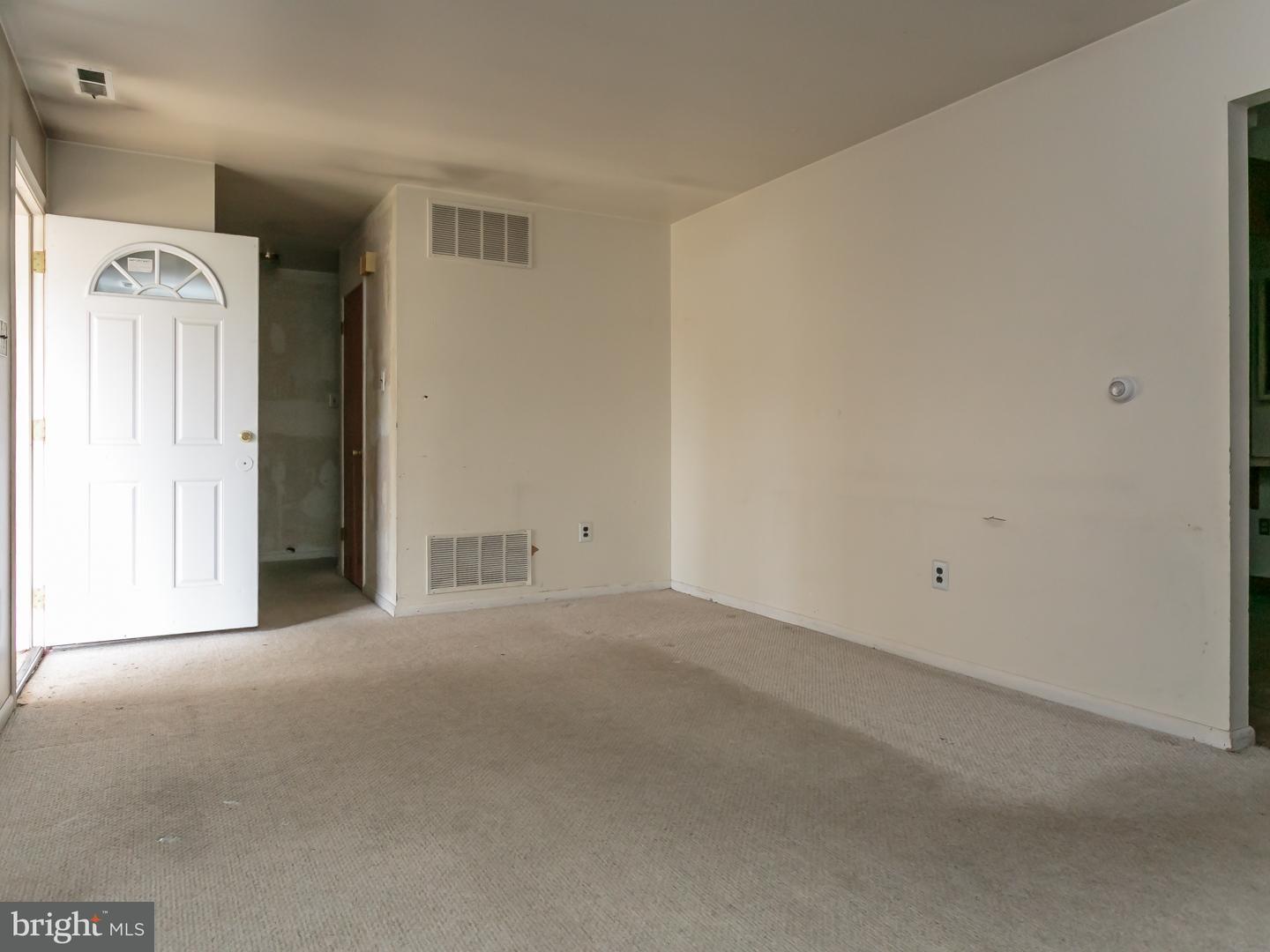 909 North Beecham Road Williamstown, NJ 08094 - Photo 4 of 25