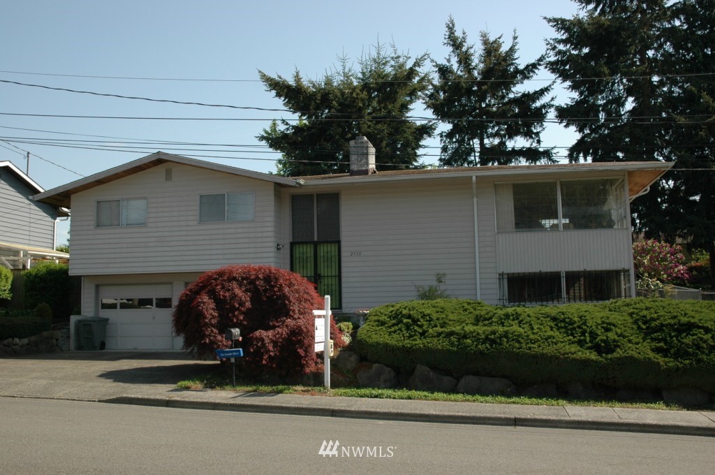 2533 Northeast 19th Street Renton, WA 98056 - Photo 1 of 20 Gallery Image 1