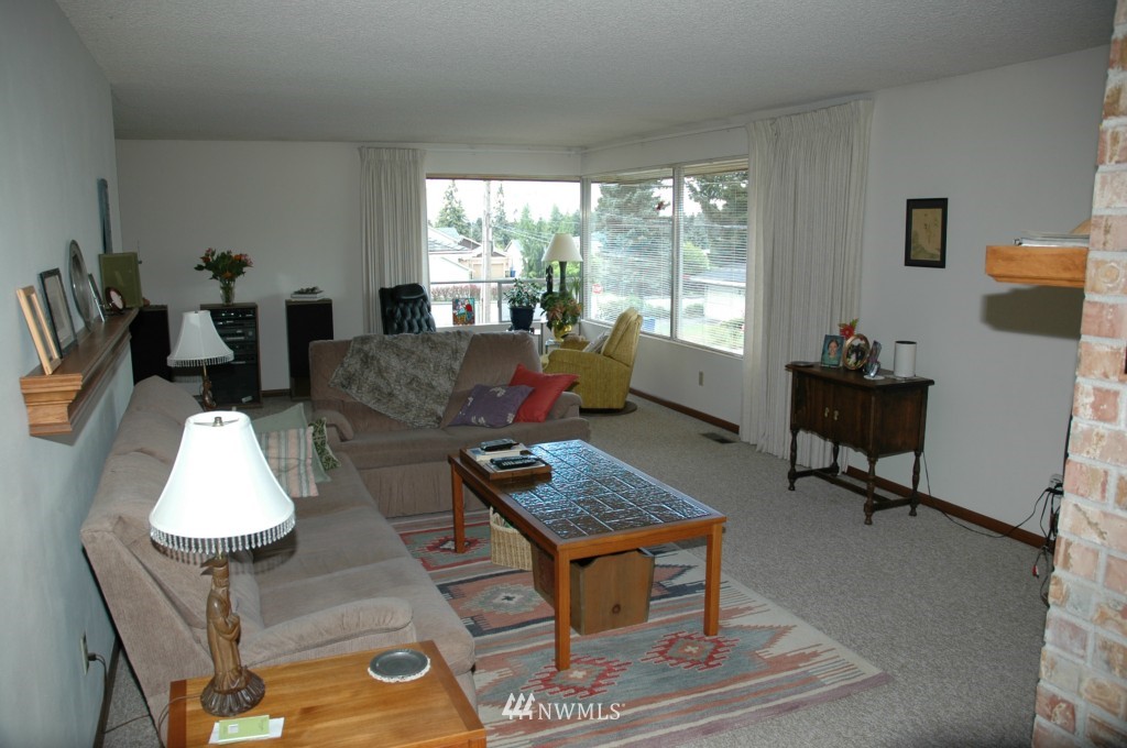 2533 Northeast 19th Street Renton, WA 98056 - Photo 2 of 20 Gallery Image 2