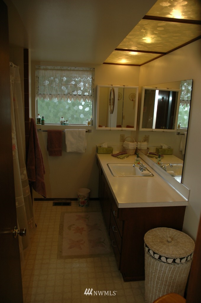 2533 Northeast 19th Street Renton, WA 98056 - Photo 11 of 20 Gallery Image 11