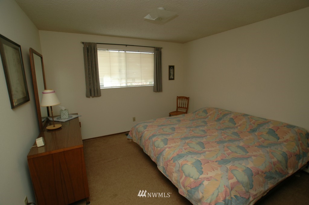 2533 Northeast 19th Street Renton, WA 98056 - Photo 12 of 20 Gallery Image 12