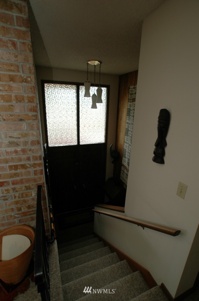 2533 Northeast 19th Street Renton, WA 98056 - Photo 13 of 20 Gallery Image 13