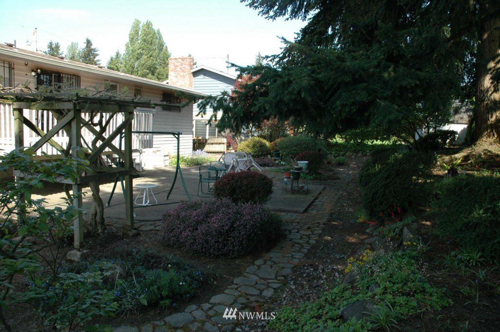 2533 Northeast 19th Street Renton, WA 98056 - Photo 18 of 20 Gallery Image 18