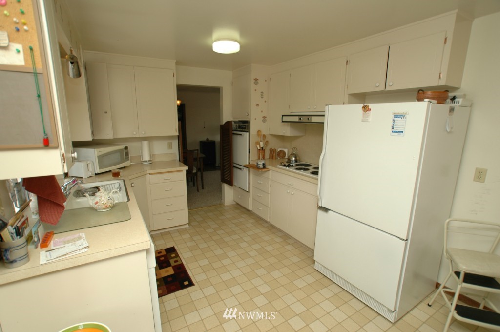 2533 Northeast 19th Street Renton, WA 98056 - Photo 4 of 20 Gallery Image 4