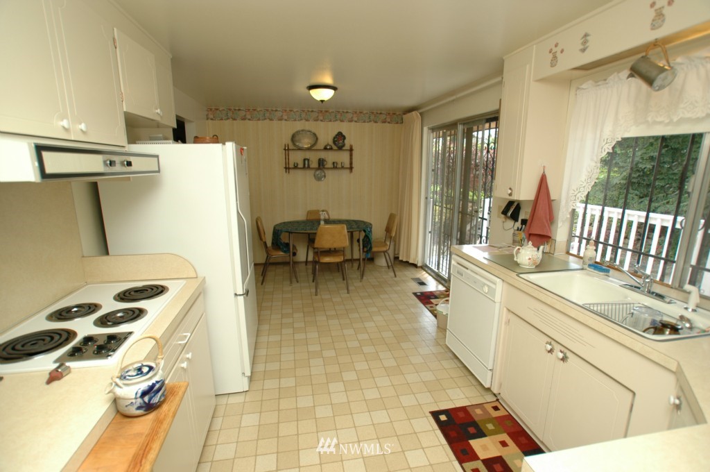 2533 Northeast 19th Street Renton, WA 98056 - Photo 5 of 20 Gallery Image 5