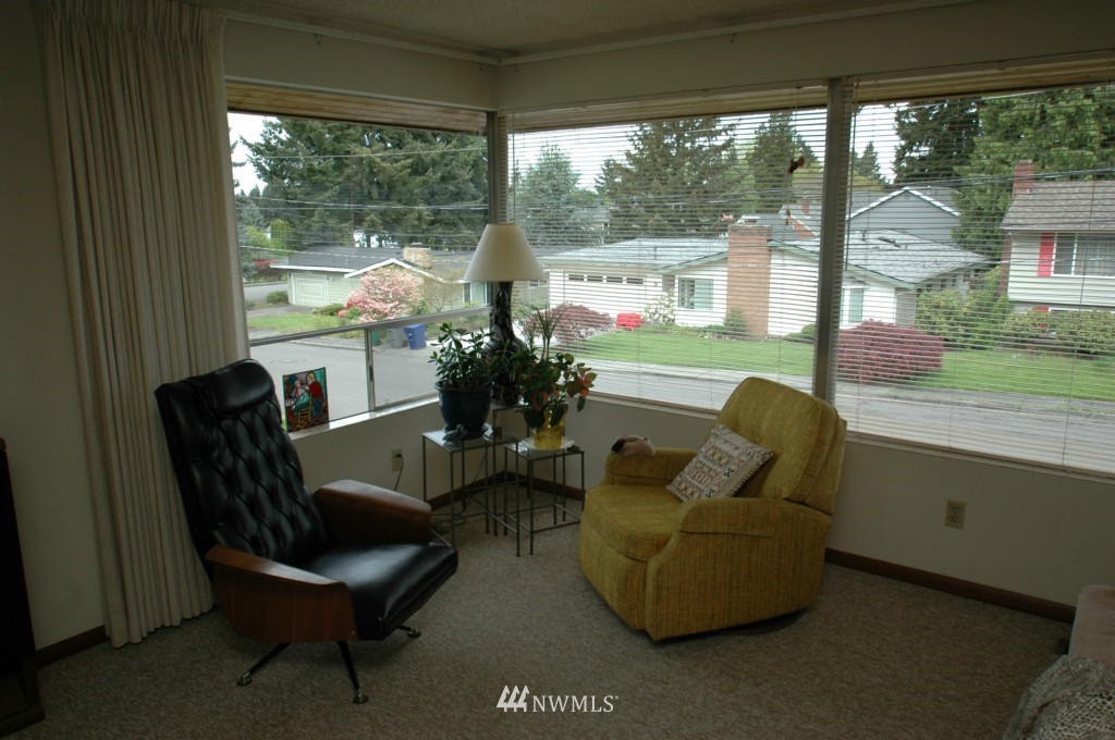 2533 Northeast 19th Street Renton, WA 98056 - Photo 6 of 20 Gallery Image 6