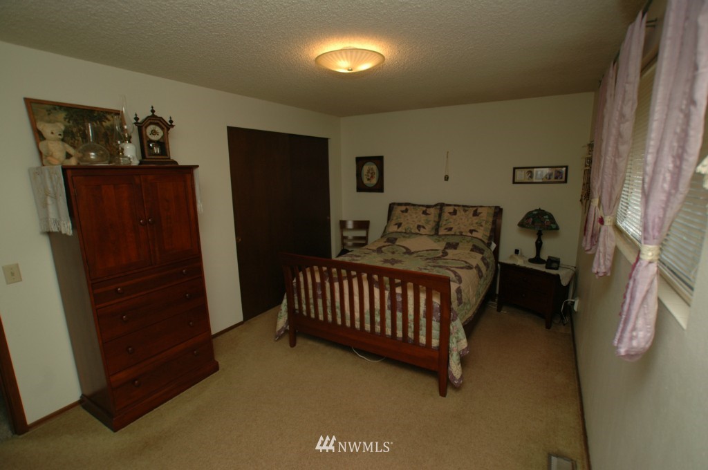 2533 Northeast 19th Street Renton, WA 98056 - Photo 8 of 20 Gallery Image 8