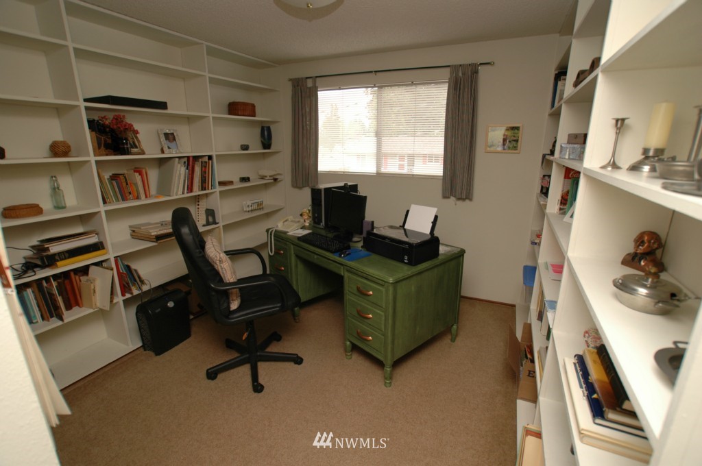 2533 Northeast 19th Street Renton, WA 98056 - Photo 10 of 20 Gallery Image 10