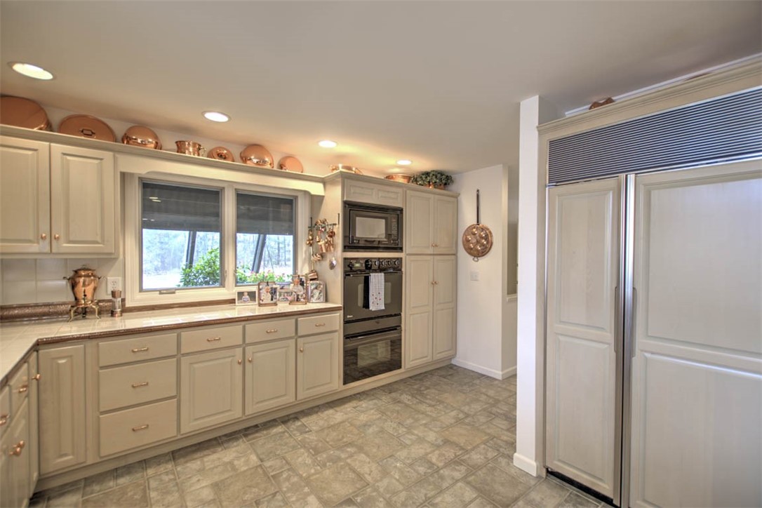 996 Twin Lakes Road Decatur, IL 62522 - Photo 22 of 48 Gallery Image 22