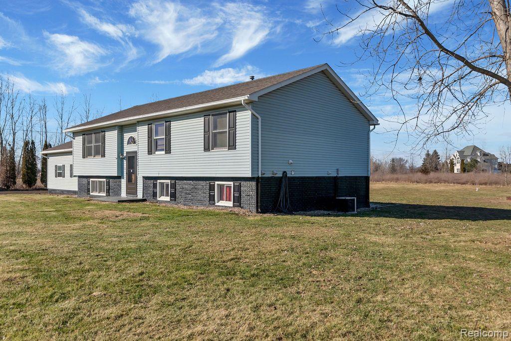 11432 Cook Road Gaines, MI 48436 - Photo 3 of 43