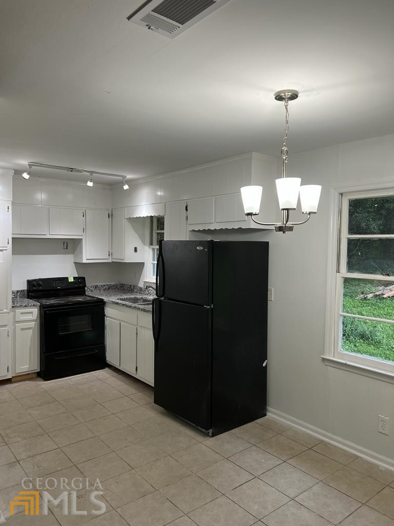 2581 Oak Circle Ellenwood, GA 30294 - Photo 3 of 8