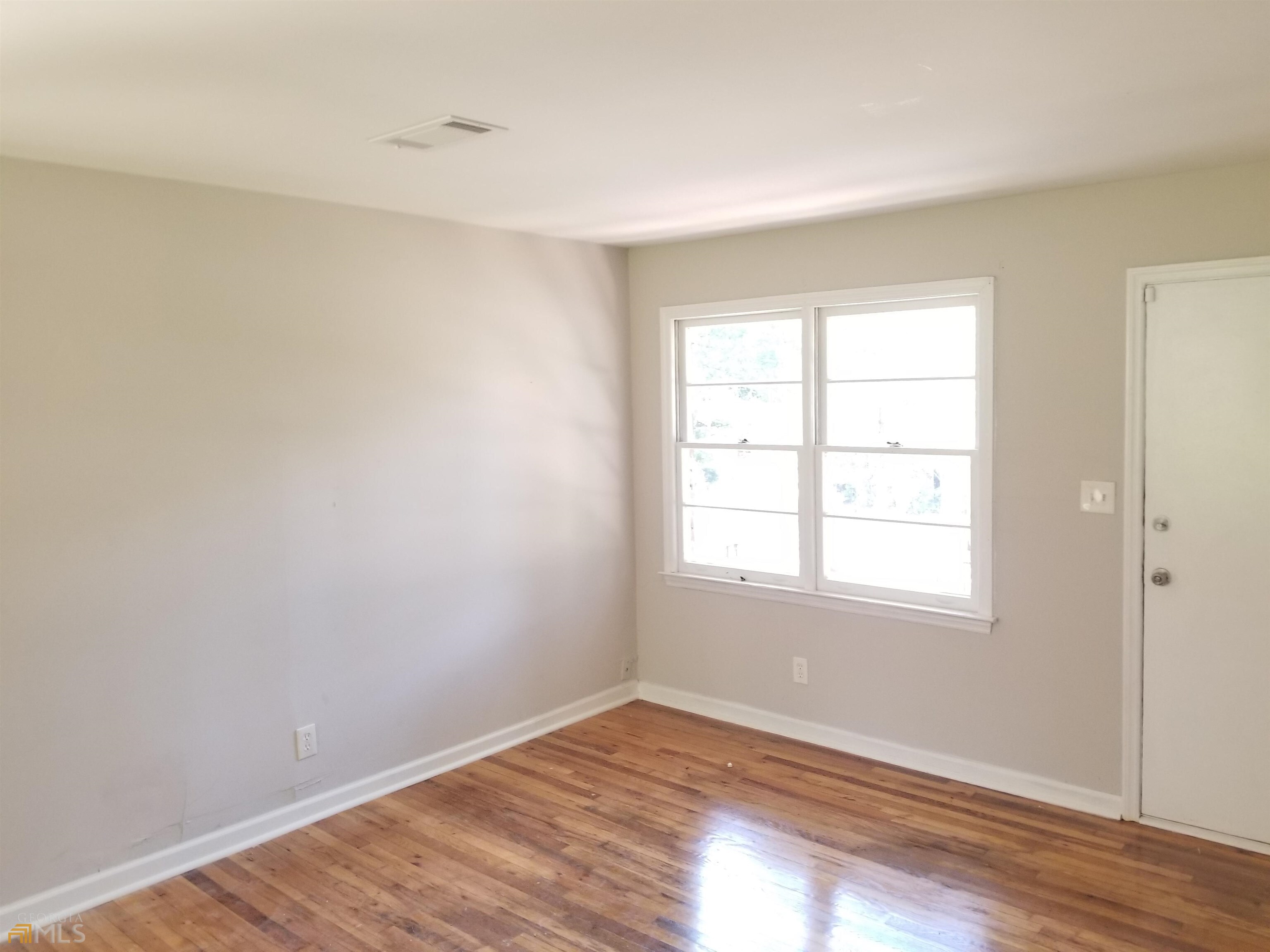 2581 Oak Circle Ellenwood, GA 30294 - Photo 4 of 8