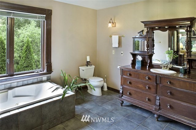 4566 Anderson Way Bellingham, WA 98226 - Photo 14 of 29 a bathroom with a toilet a sink and a large mirror
