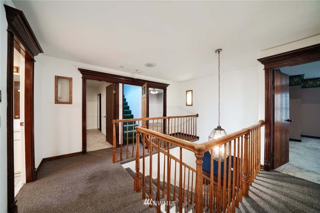 4566 Anderson Way Bellingham, WA 98226 - Photo 28 of 29 a view of a hallway with windows