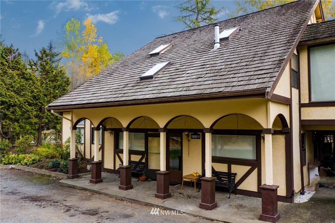 4566 Anderson Way Bellingham, WA 98226 - Photo 7 of 29 a view of an chairs and table in the patio