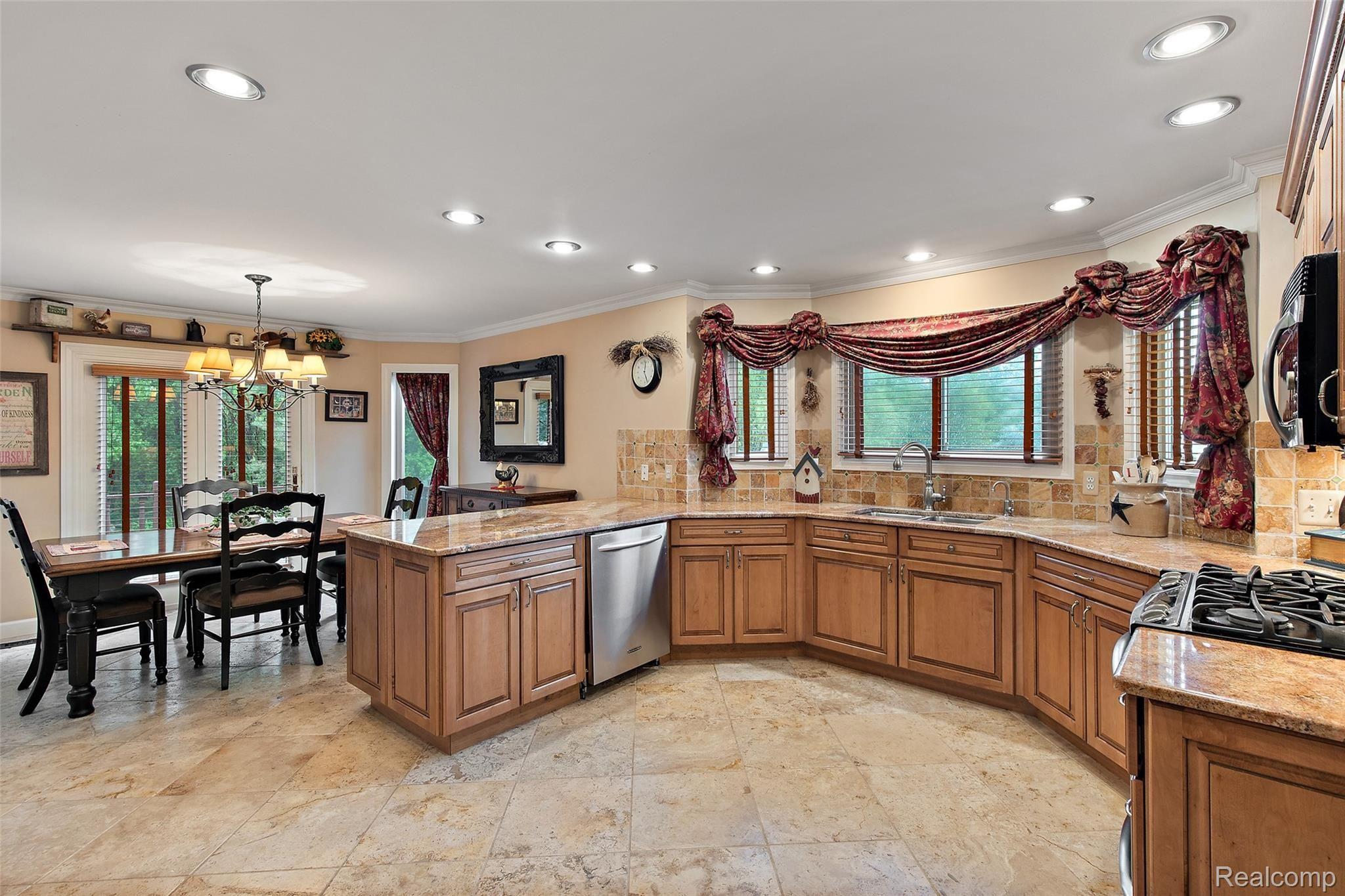 49869 Riverside Drive Macomb, MI 48044 - Photo 32 of 58 49869 Riverside Dr-12.jpg