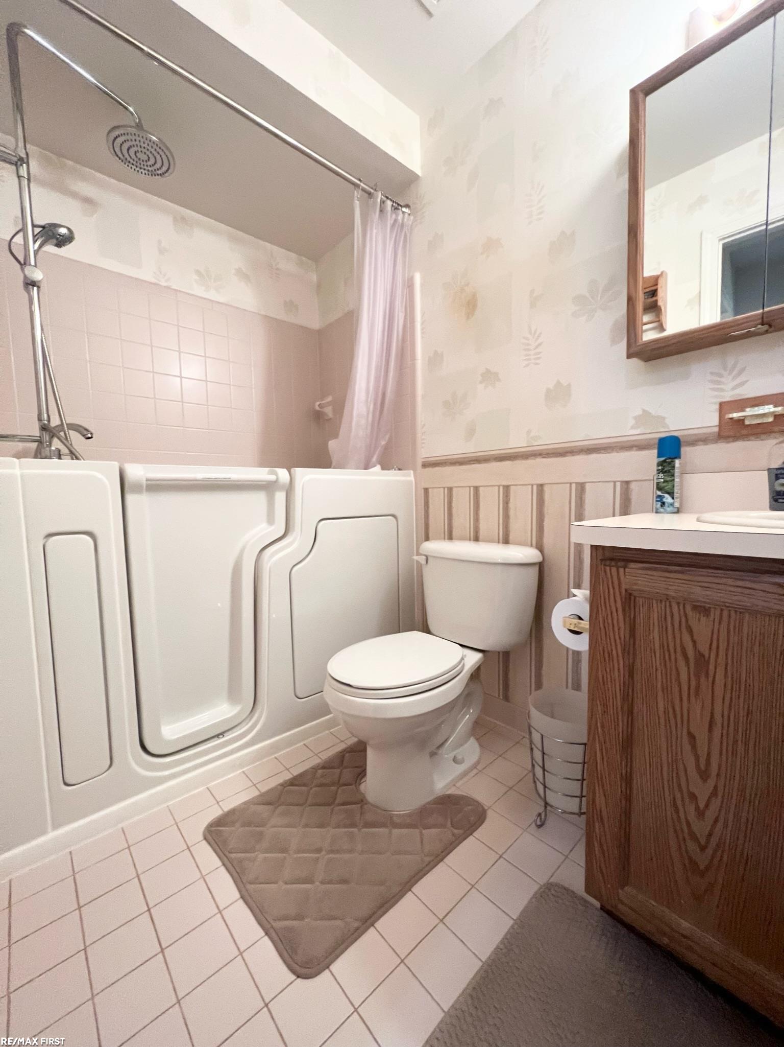 16781 Country Ridge Court Macomb, MI 48044 - Photo 19 of 37 50092528-18.JPG