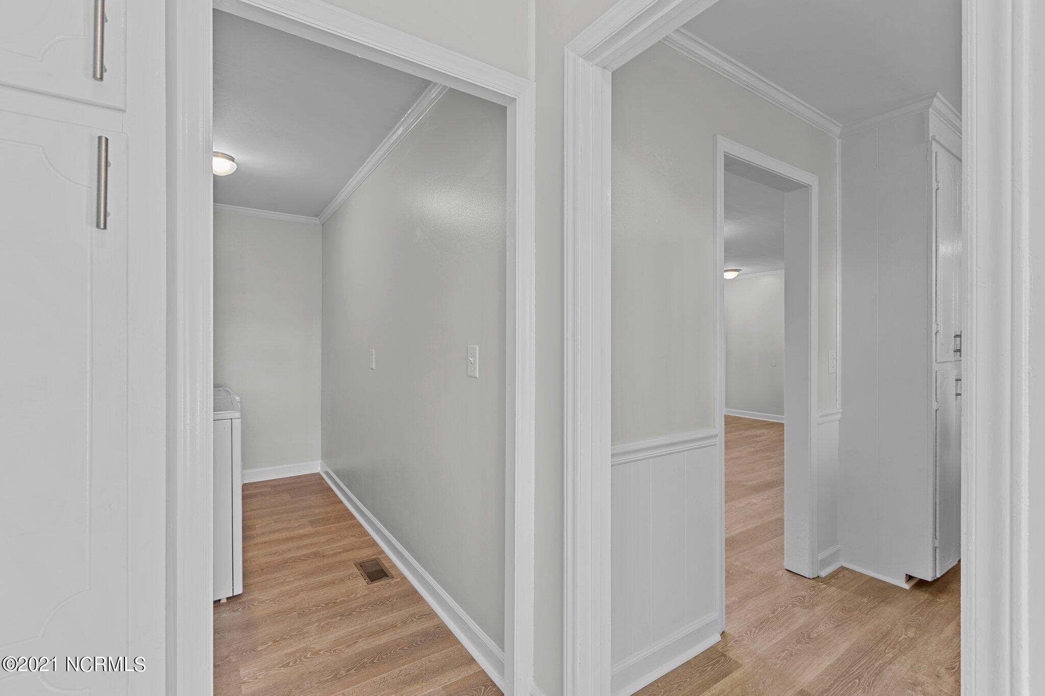2064 East Hanrahan Road Grifton, NC 28530 - Photo 20 of 31 Back Foyer entry