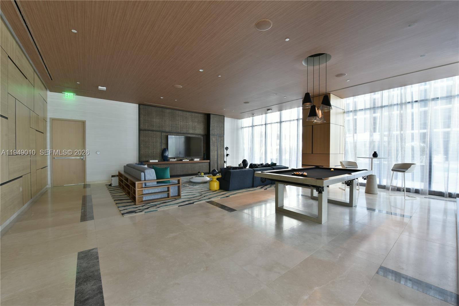 45 Southwest 9th Street, Unit 3405 Miami, FL 33130 - Photo 30 of 47 a lobby with furniture and window