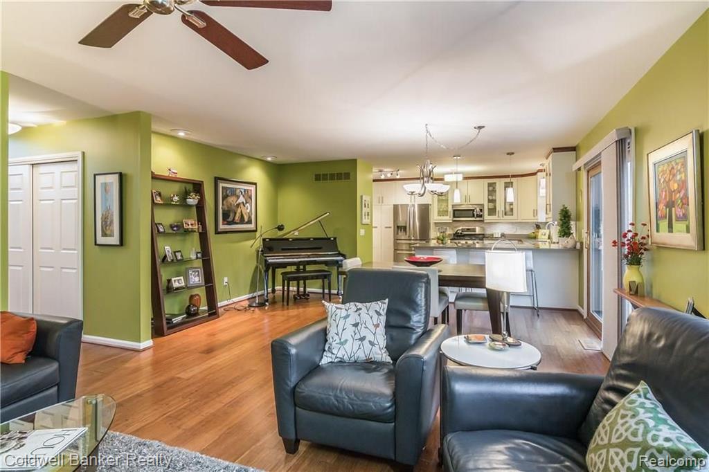 2192 Rochelle Park Drive, Unit 112 Rochester Hills, MI 48309 - Photo 7 of 37