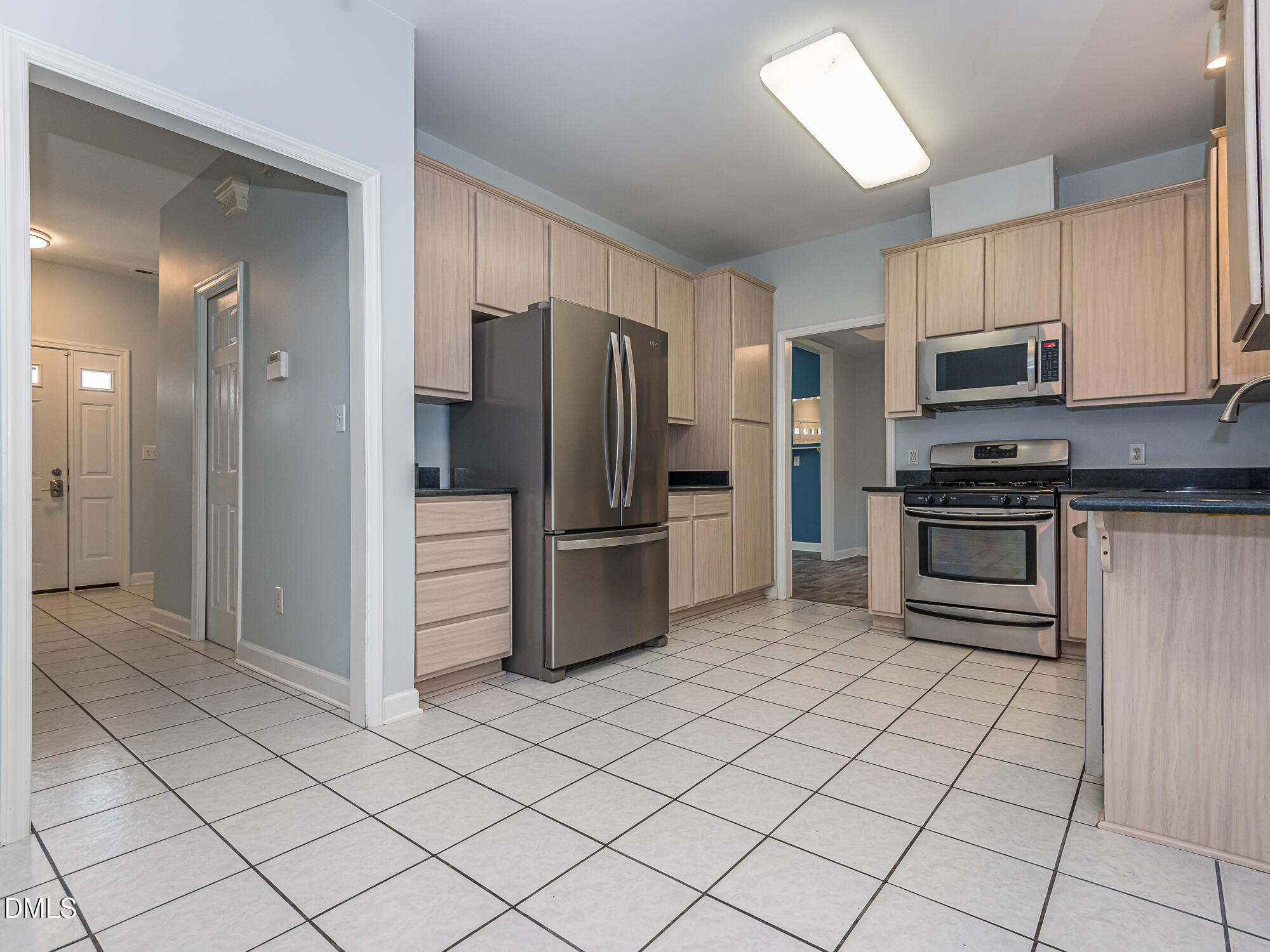 2113 Haig Point Way Raleigh, NC 27604 - Photo 8 of 40 InTrust_Realty_Lee_2113_Haig_Point-9126