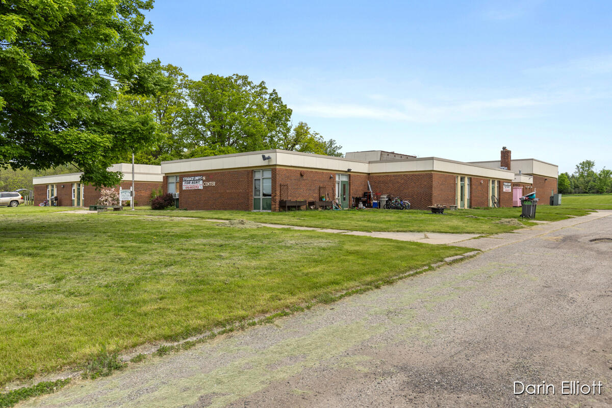 306 Russell Street Hubbardston, MI 48845 - Photo 3 of 87 IMG_1000