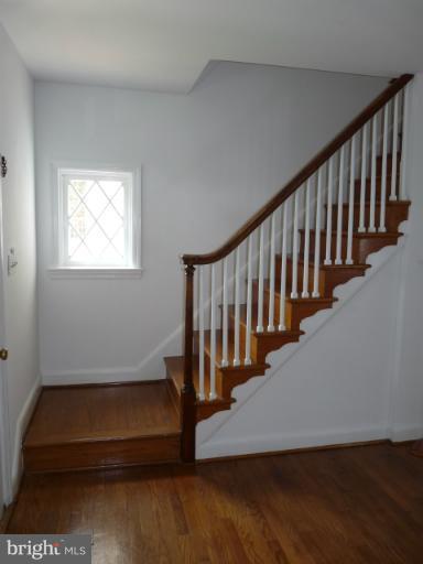 4312 Barrington Road Baltimore, MD 21229 - Photo 15 of 30 Living Room