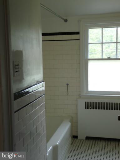 4312 Barrington Road Baltimore, MD 21229 - Photo 9 of 30 Bath