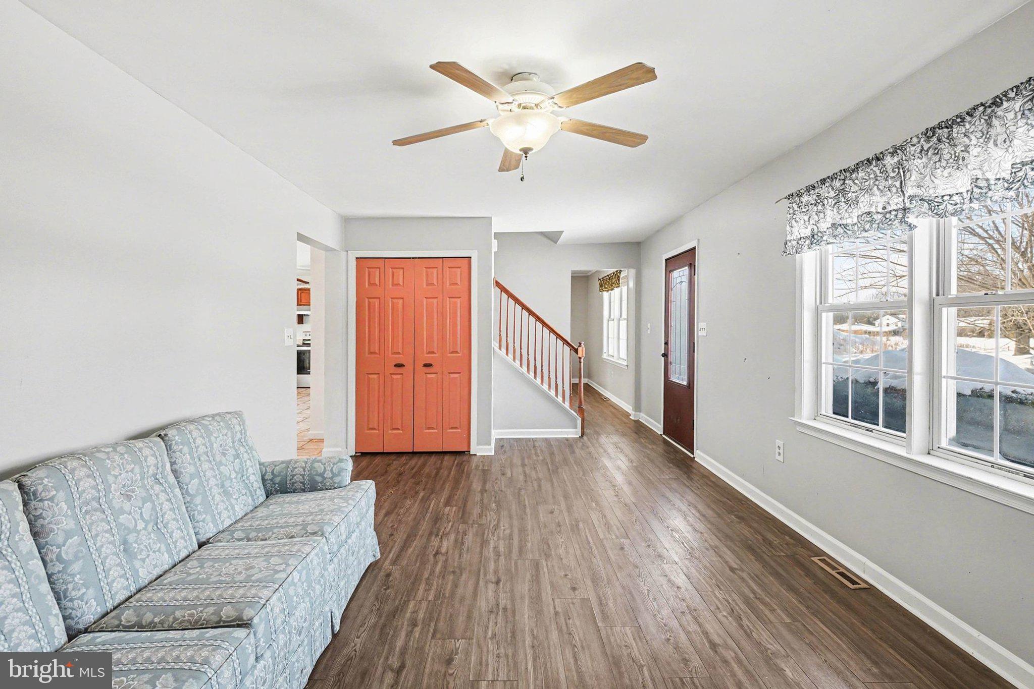 1350 Juniper Street Lebanon, PA 17042 - Photo 5 of 37 Living Room