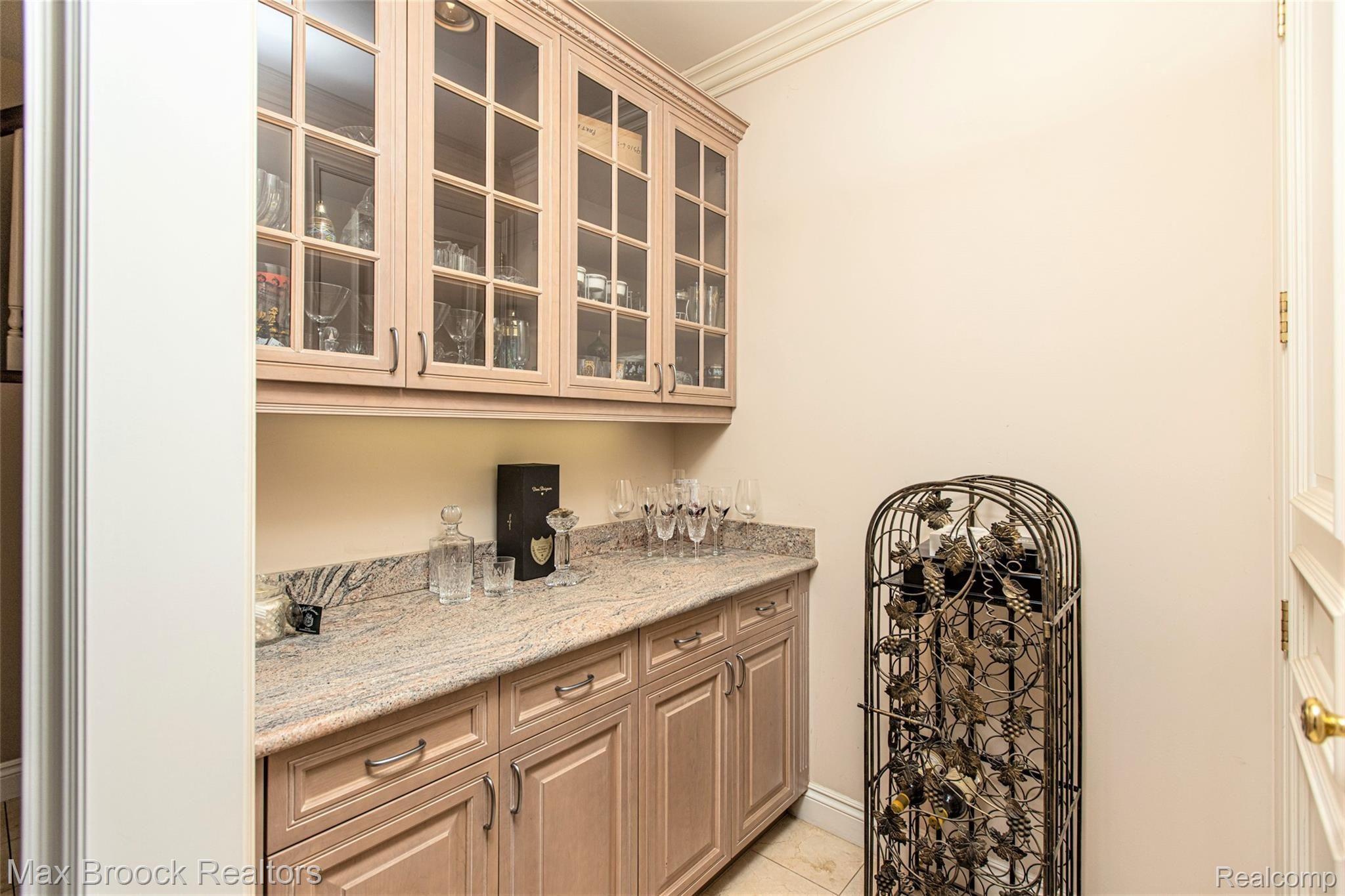 1250 Vaughan Road Bloomfield Hills, MI 48304 - Photo 14 of 43 Butlers Pantry.jpg