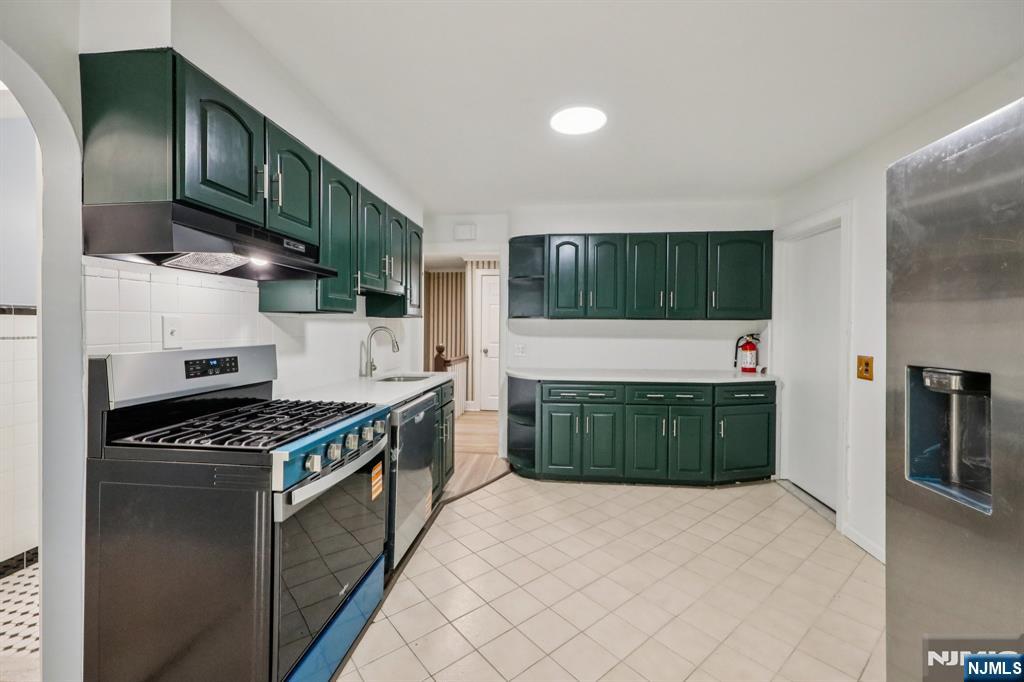 320 Orient Way, Unit 2 Rutherford, NJ 07070 - Photo 5 of 40