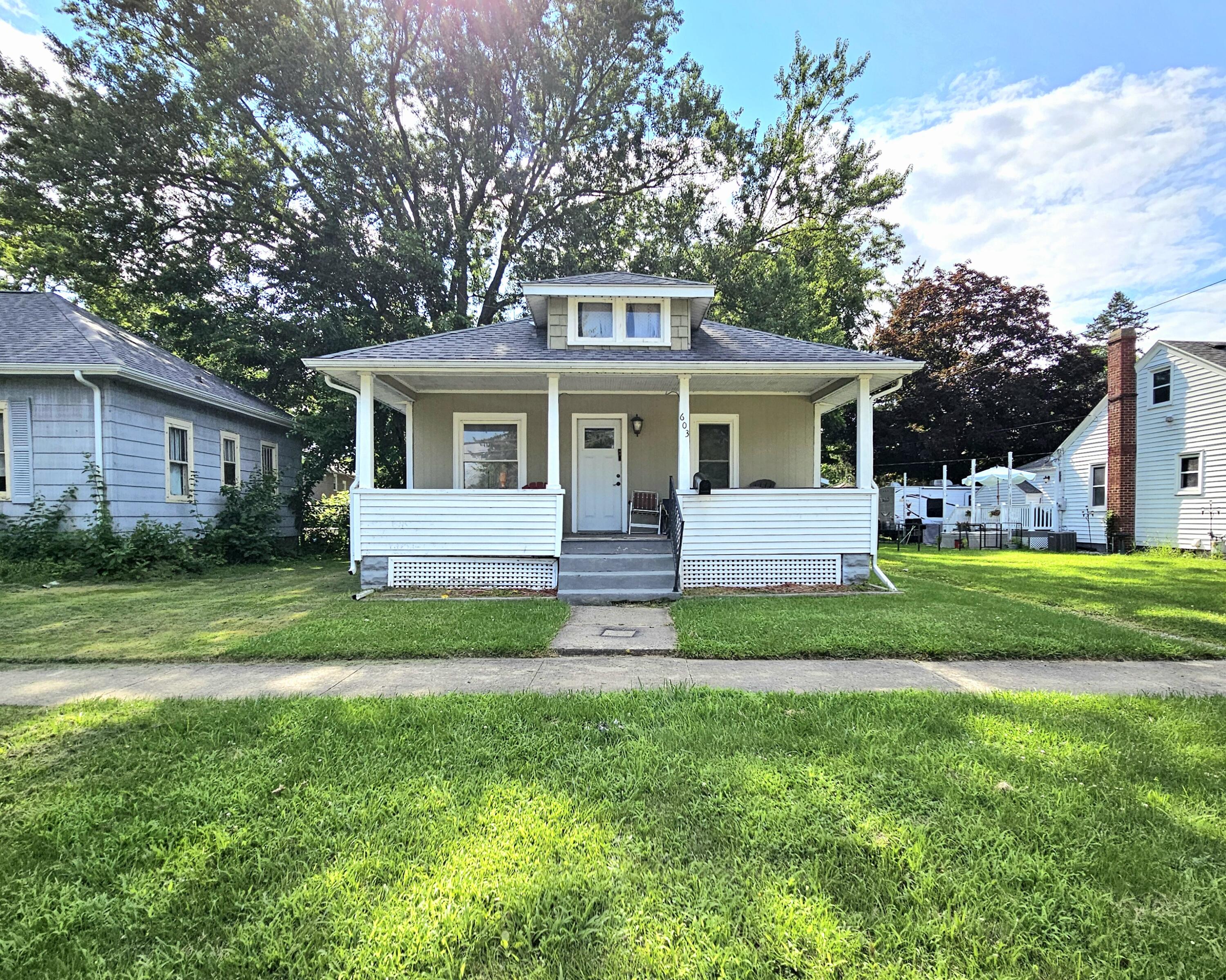 603 South Constantine Street Three Rivers, MI 49093 - Photo 3 of 13 20240718_170456