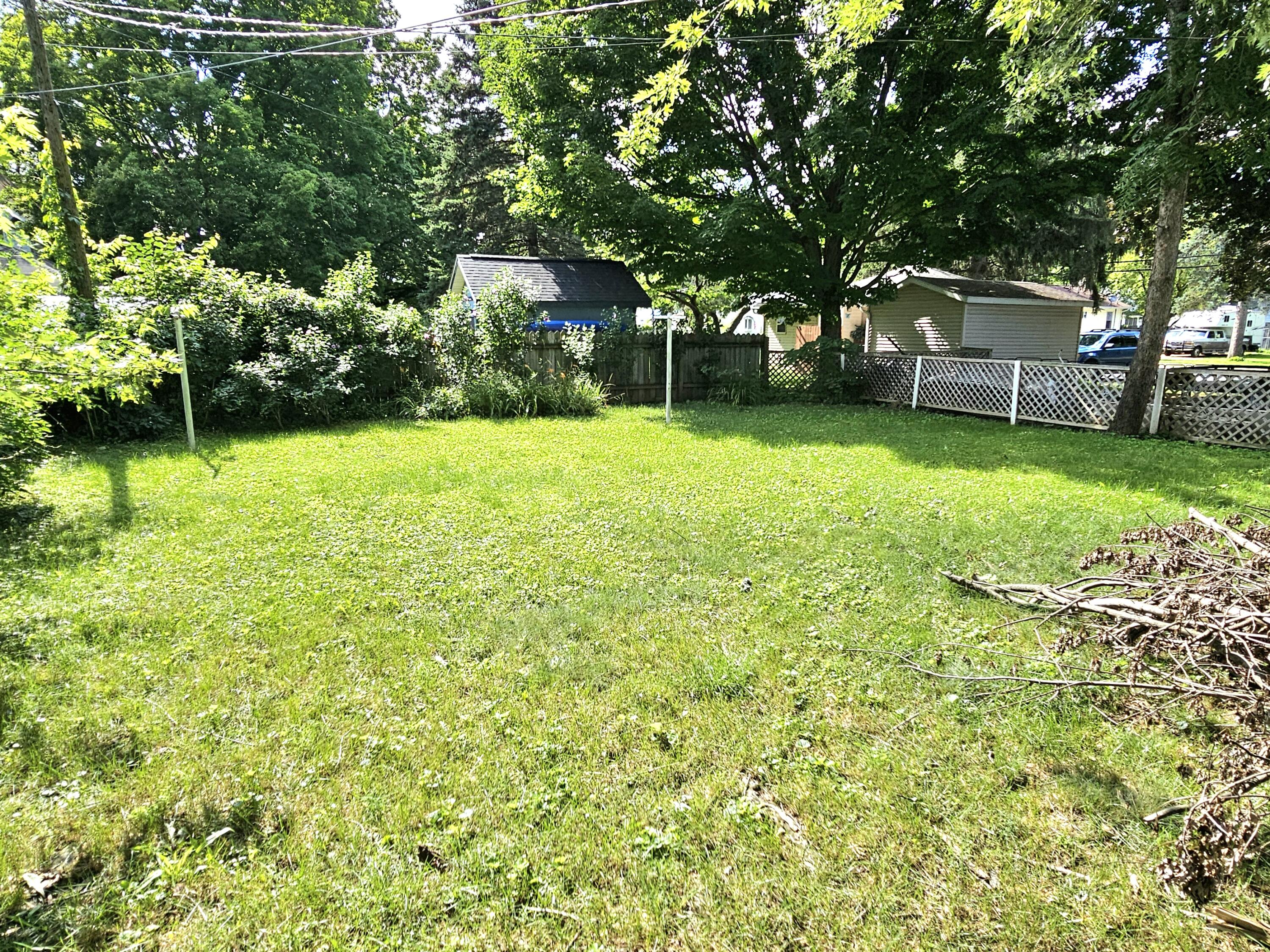 603 South Constantine Street Three Rivers, MI 49093 - Photo 5 of 13 20240718_170357