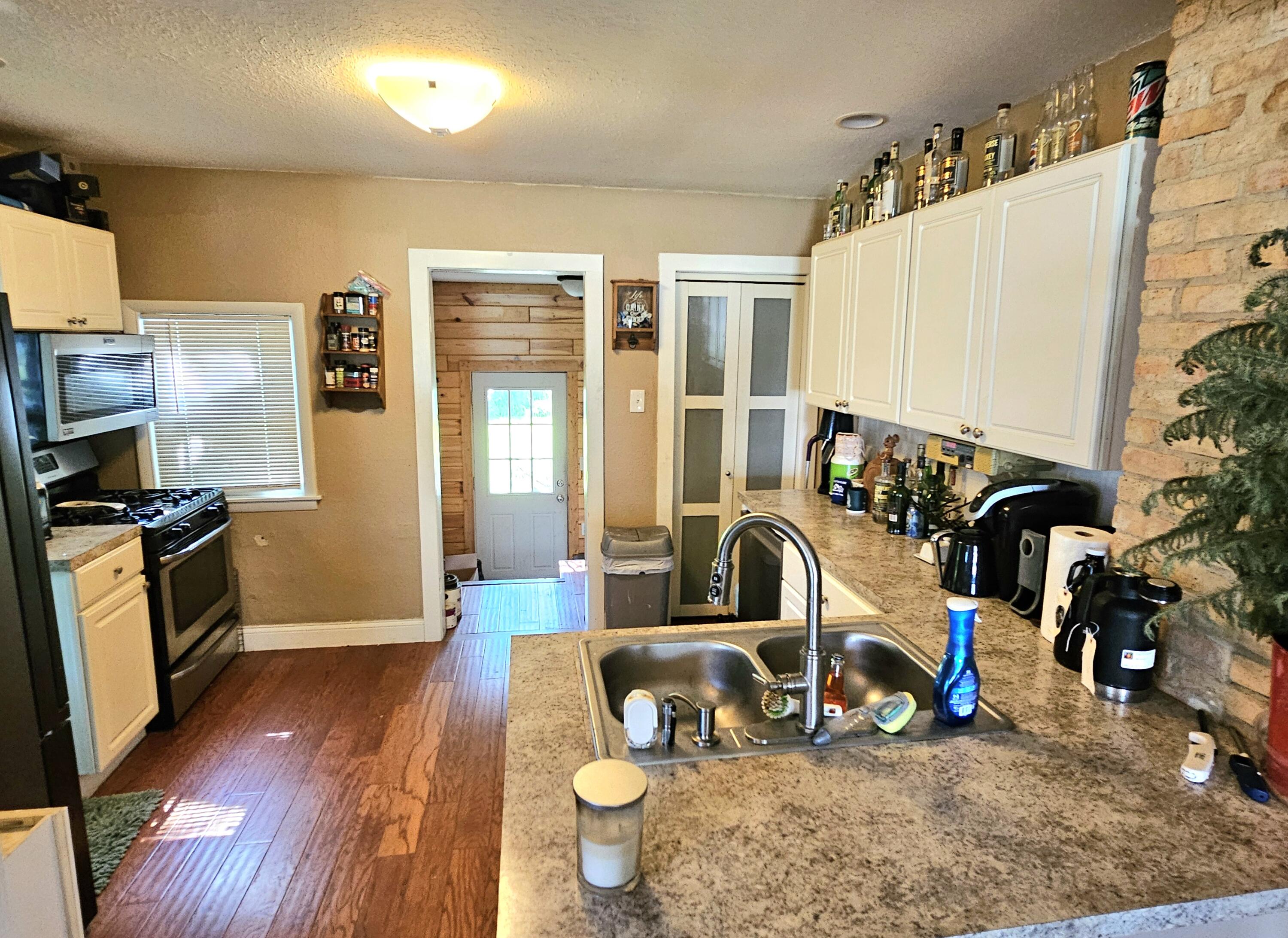 603 South Constantine Street Three Rivers, MI 49093 - Photo 8 of 13 20240718_170010