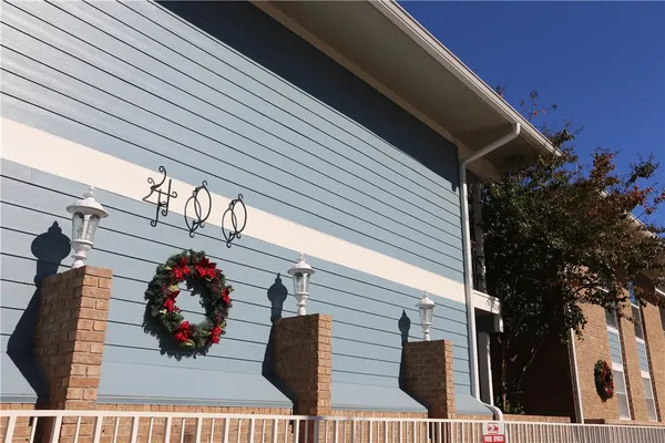 $1,850 | 400 West 35th Street, Unit 202, Austin, TX 78705