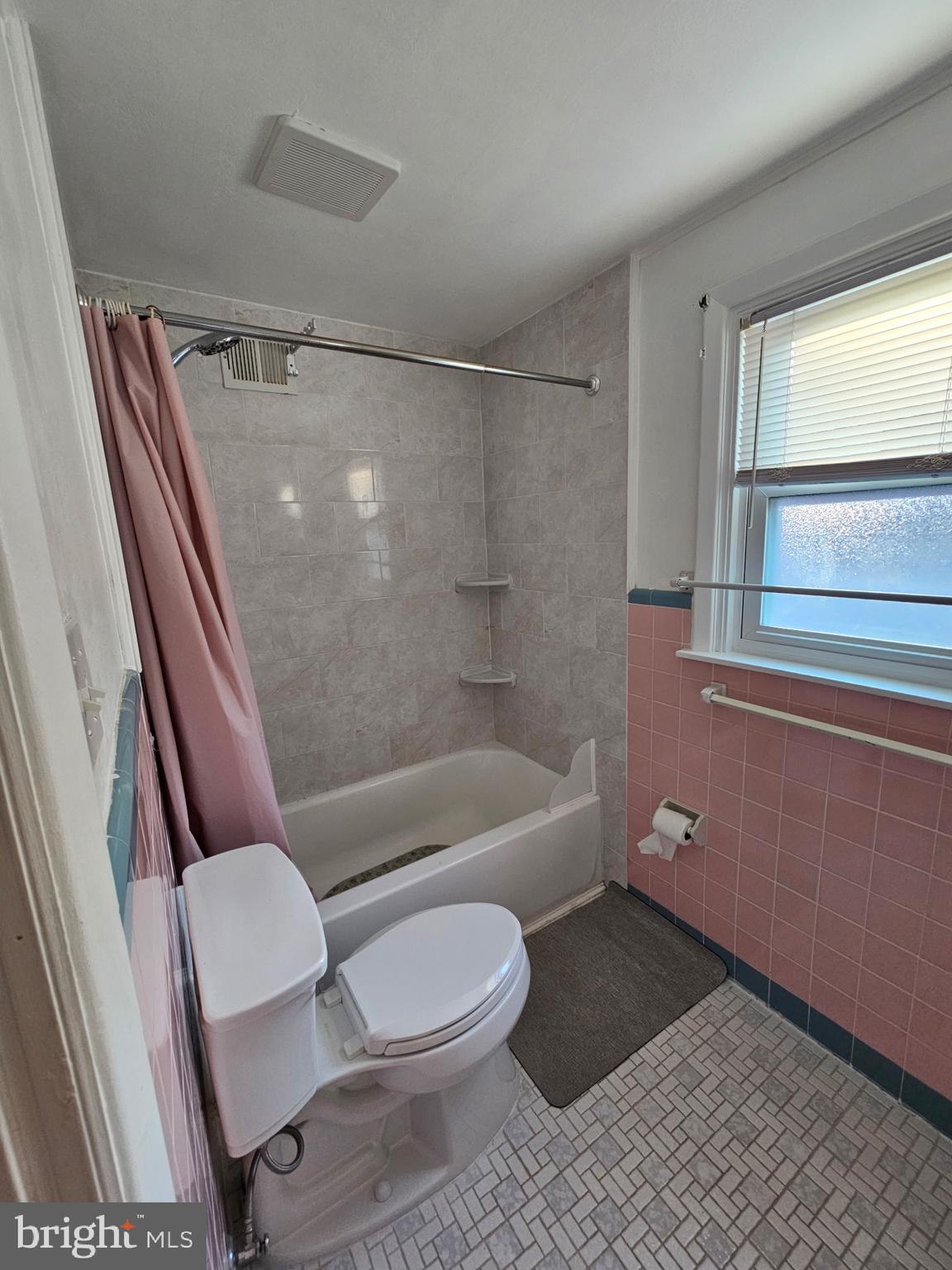 804 Marchman Road Philadelphia, PA 19115 - Photo 9 of 22