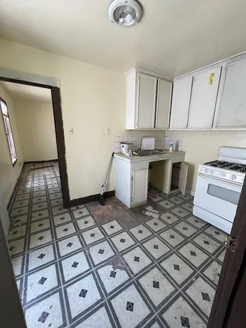 $179,999 | 7615 Avenue F, Houston, TX 77012