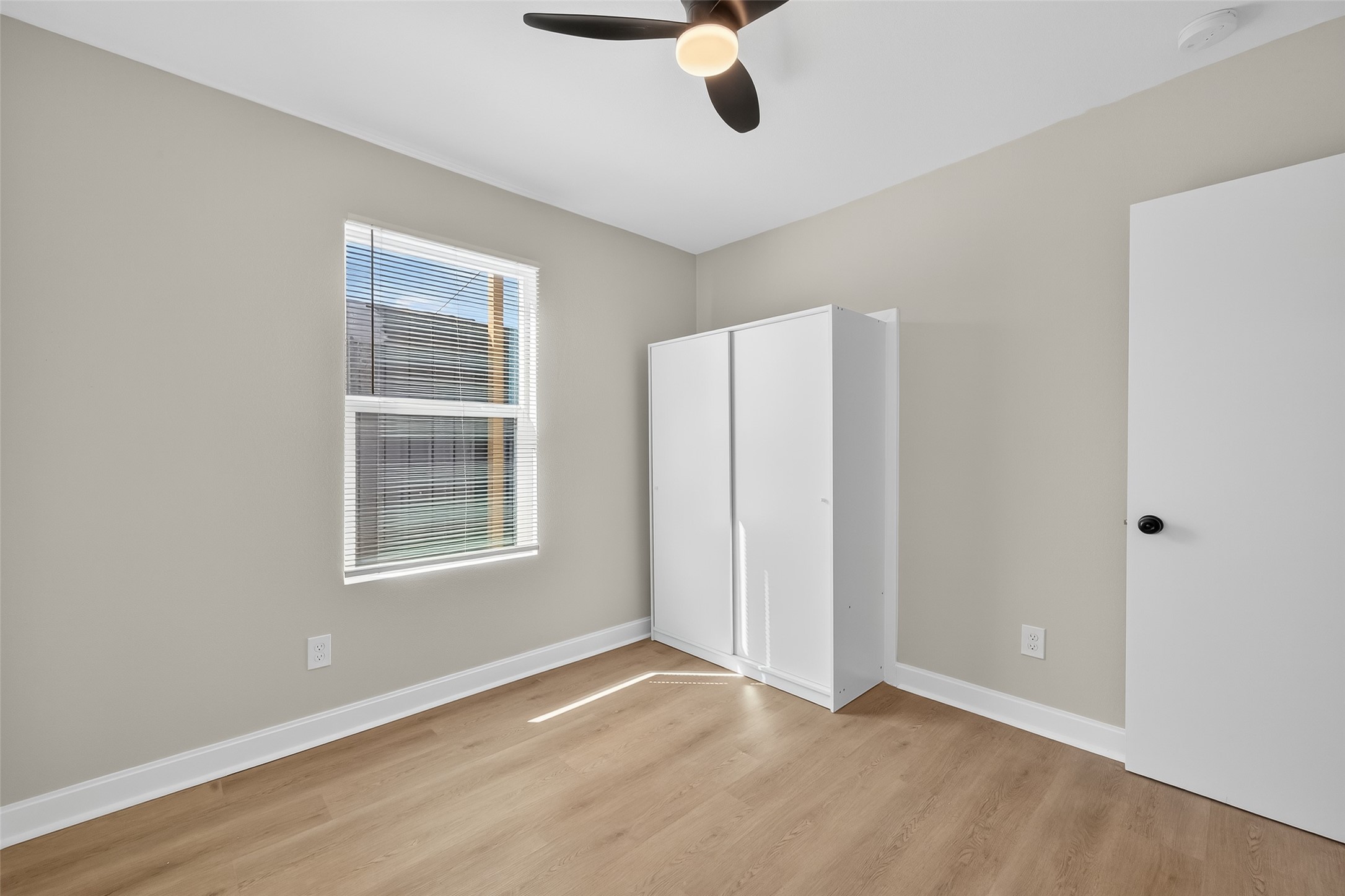 889 Chas Lane Houston, TX 77091 - Photo 19 of 32 a view of an empty room with a window