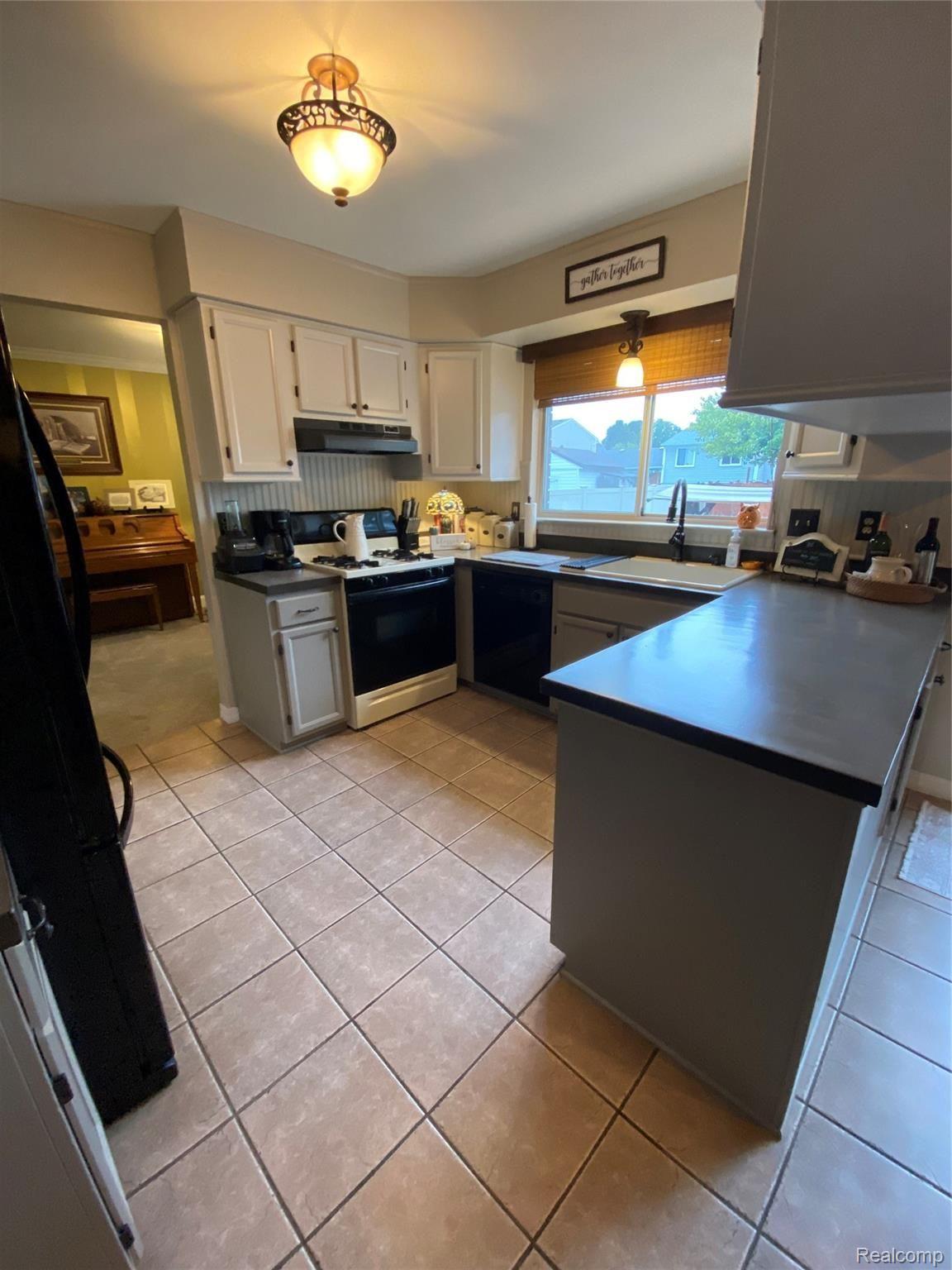 24837 Pheasant Run Road Flat Rock, MI 48134 - Photo 10 of 25 1F53DFE6-1466-4EFE-B4AF-2E9B25CB5C2A.jpeg